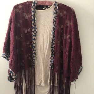 Gimmicks by The Buckle kimono with matching shirt